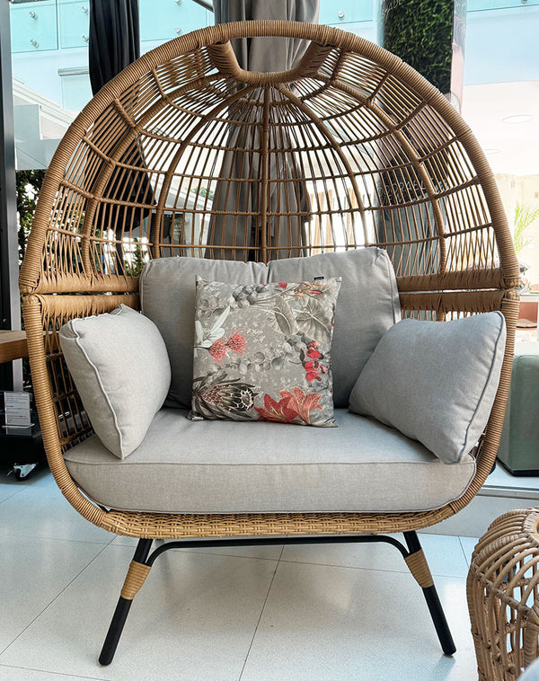 Gloria Daybed Bamboo Color w/Light Grey Cushions