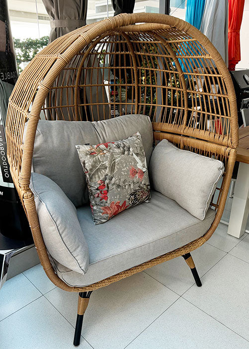 Gloria Daybed Bamboo Color w/Light Grey Cushions
