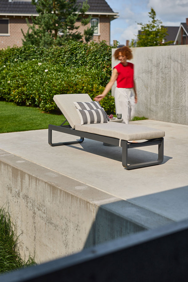 Milano Lounger Alu Charcoal w/Cushion - SOLD OUT