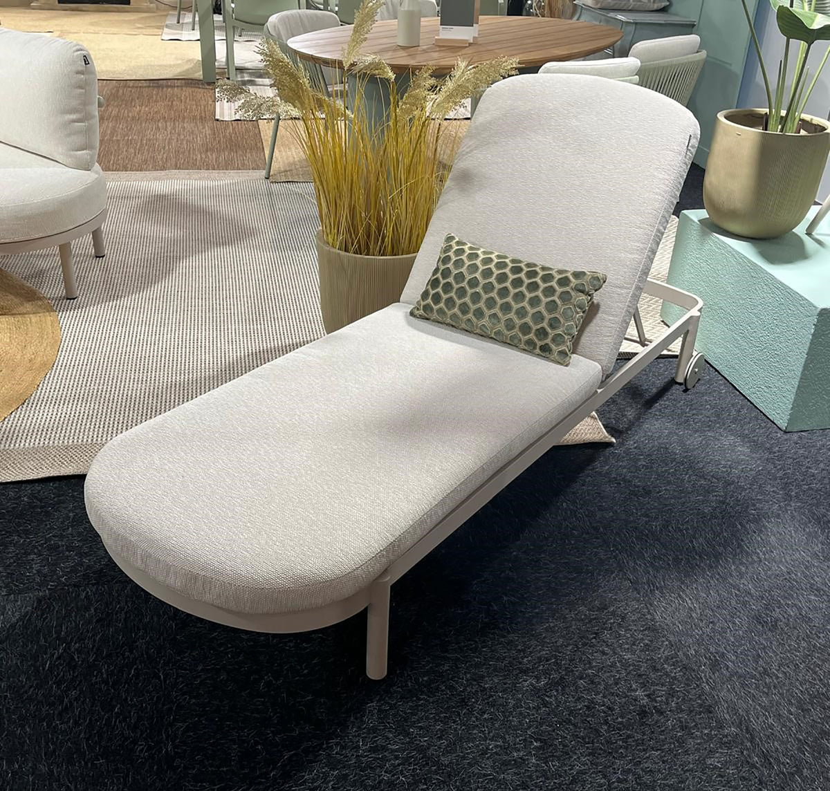 Palma Lounger Alu Cappuccino w/Wheels & Cushion - COMING AGAIN END OF JULY 2026