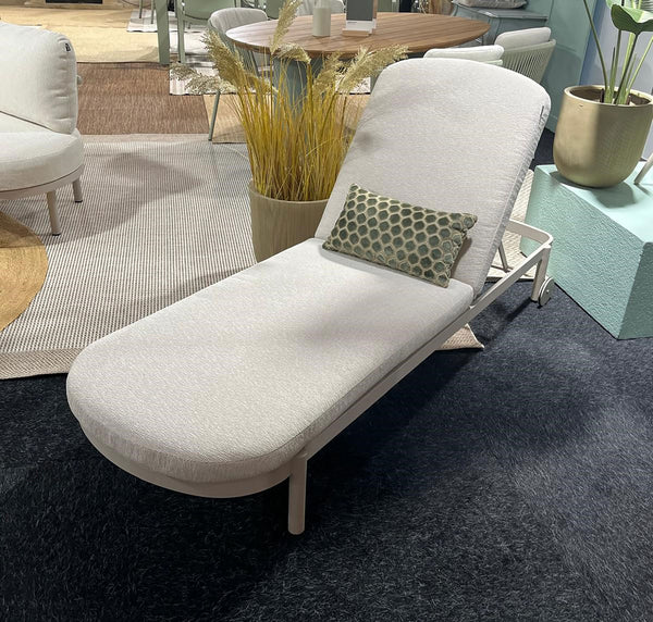 Palma Lounger Alu Sand w/Wheels & Cushion - COMING AGAIN END OF JULY 2026